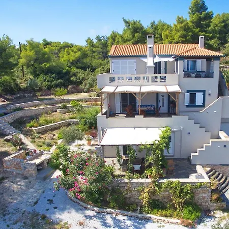 Flora Views Exciting Imagination, 2 * Patitiri